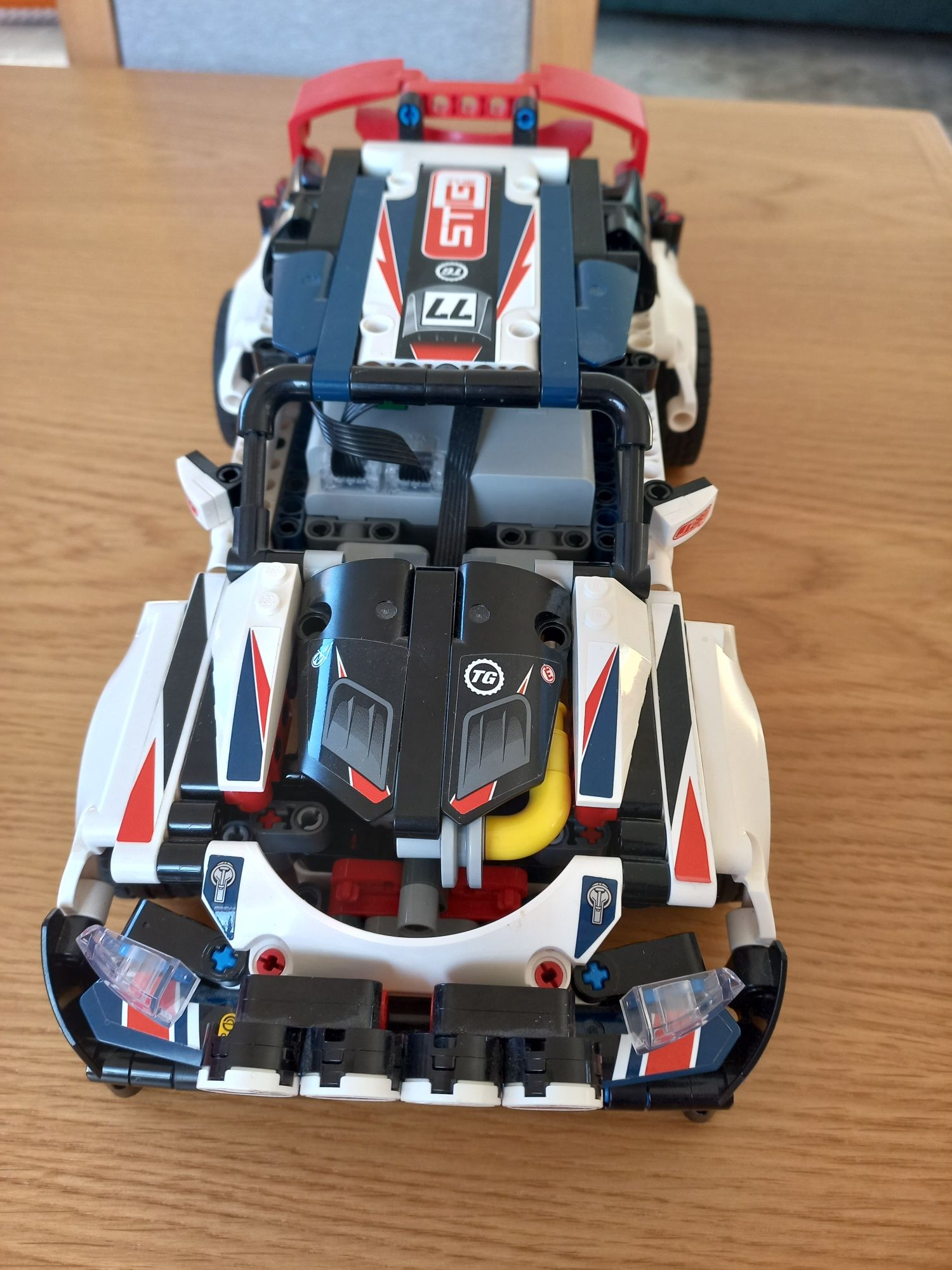 LEGO samochód sterowany 42109