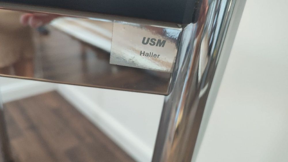 USM Haller, stół trójkątny, szwajcarska marka