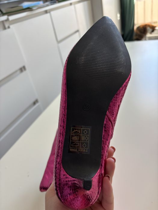 Buty na obcasie błyszcząca fuksja