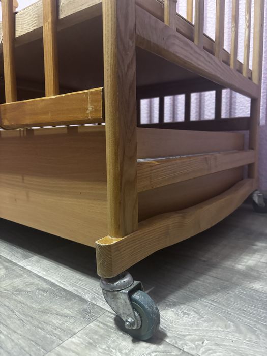 Детская кроватка. Дитяче ліжечко