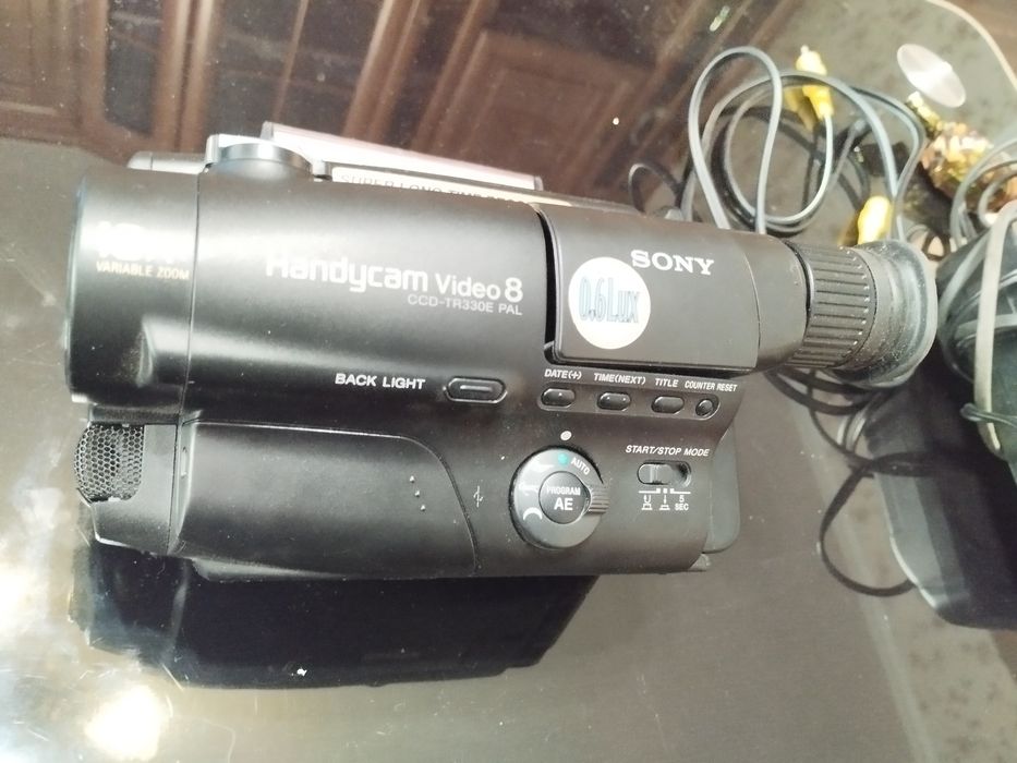 Видеокамера Sony CCD-TR330E