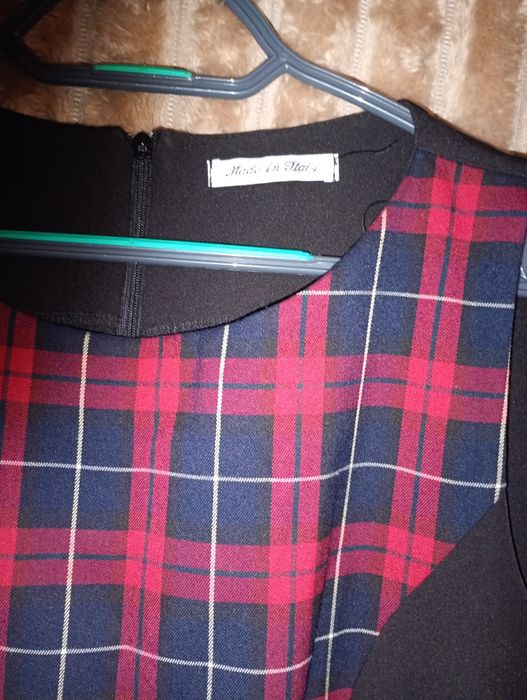 Większa sukienka w kratę