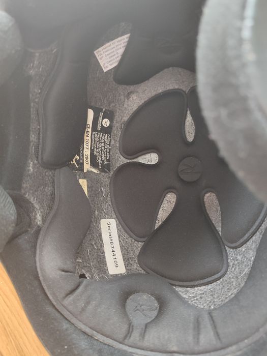 Oddam kask narciarski Rossignol