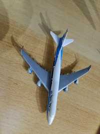 Модель самолёта Боинг 747.