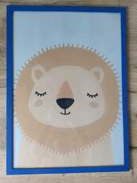 Plakat lwa w niebieskiej ramce 50x70