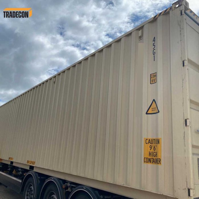 Kontener IICL po kilku podróżach w kolorze budyniowym