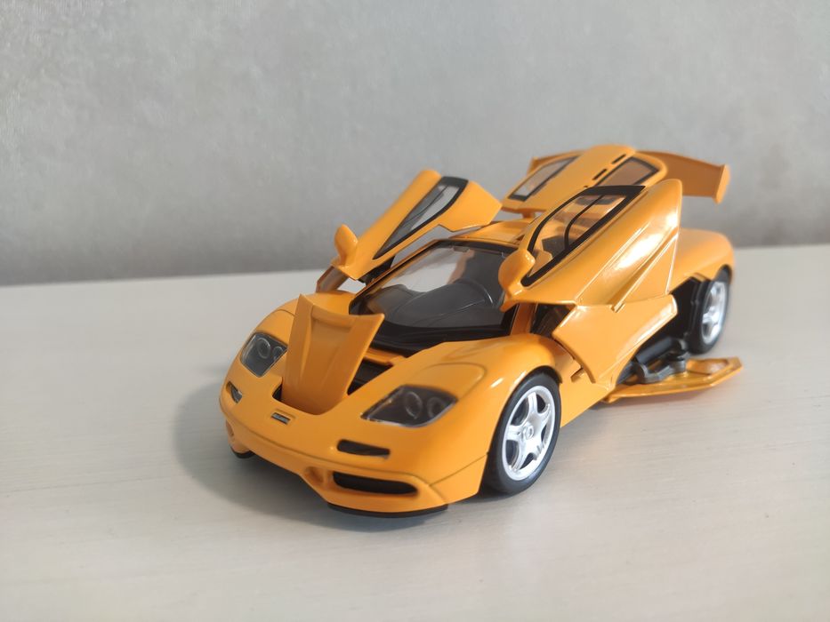 McLaren F1 в масштабі 1:32