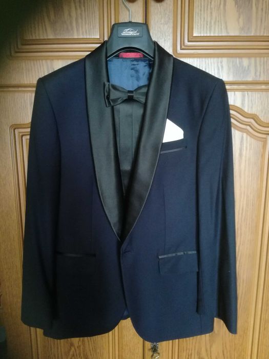 Elegancki garnitur marynarka ślubna - granatowy, krój smokingowy