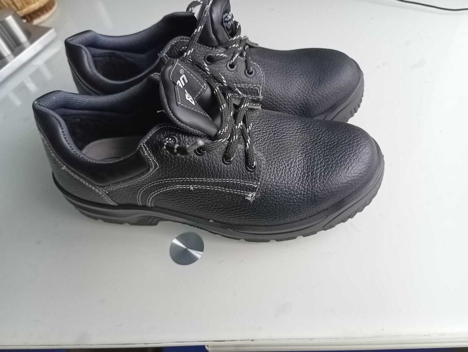 Полуботинки  захіщенні. 43 р.