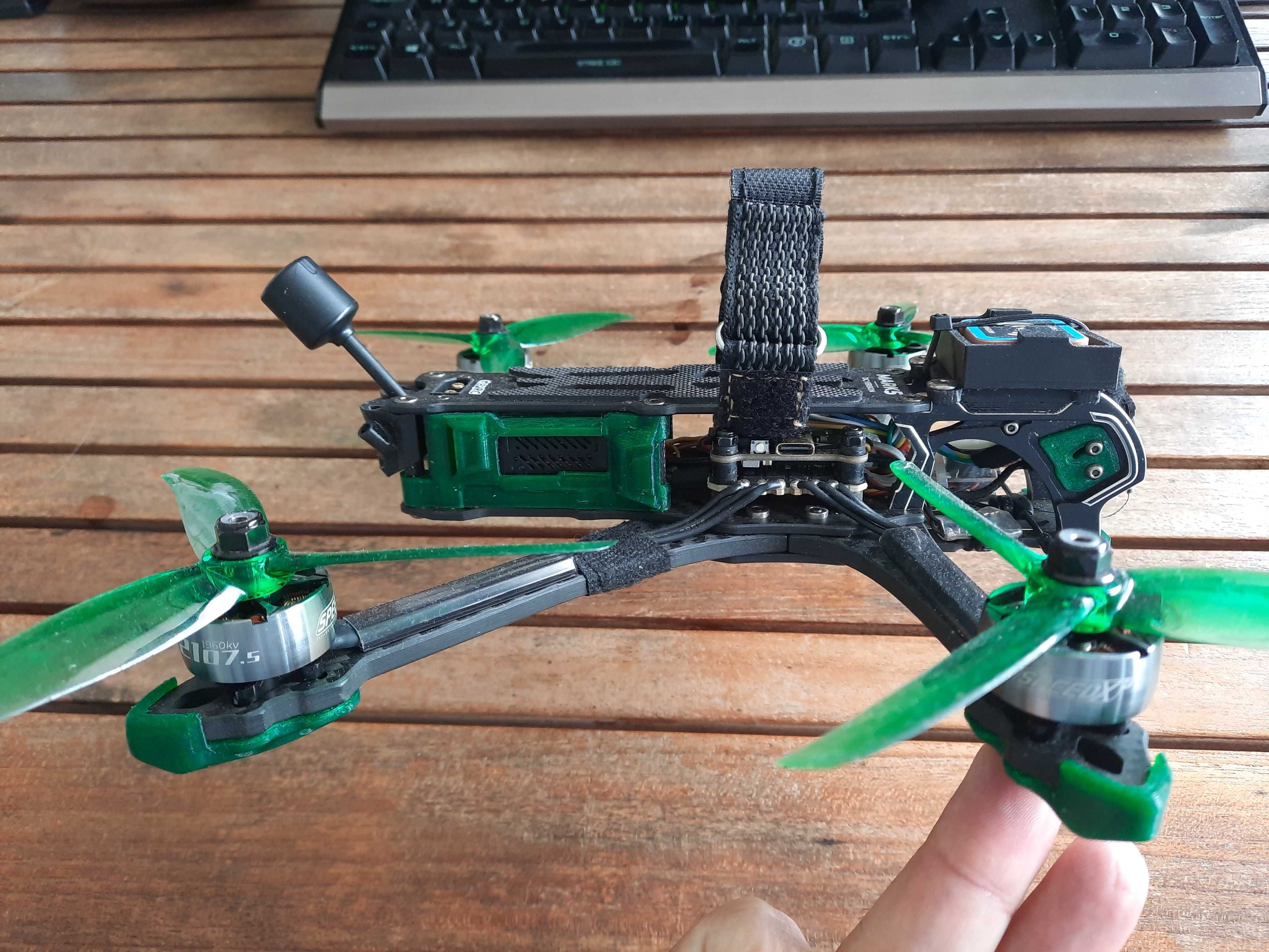 Drone FPV Geprc Mark5, c/ Óculos DJI e RadioMaster - conjunto completo