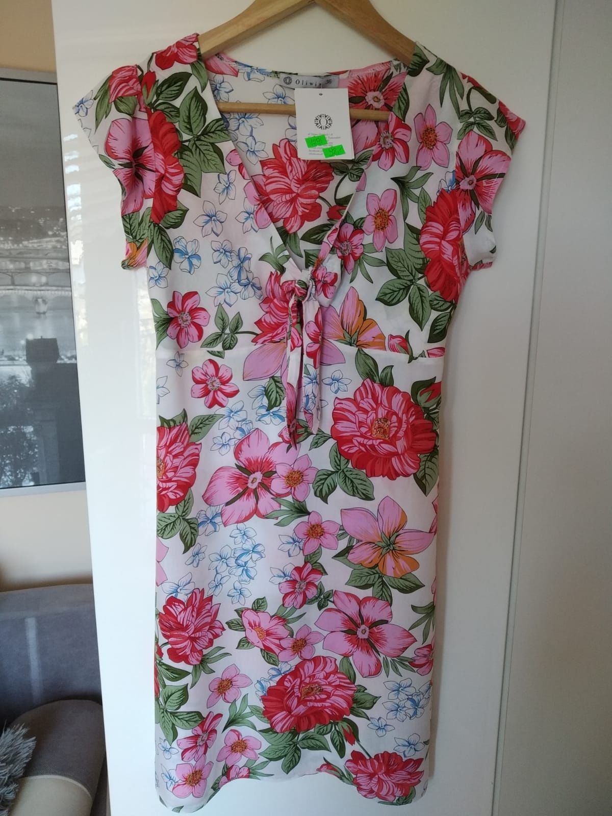 Nowa Sukienka Oliwia w kwiatki roz. 36