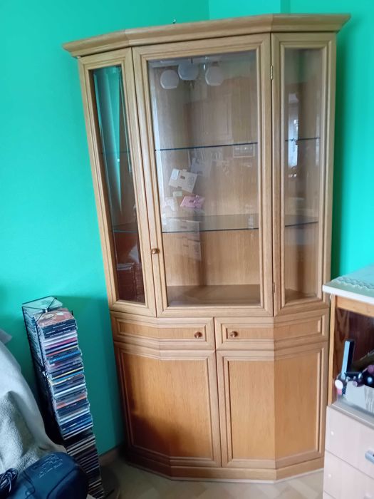 Witryna narożna  przeszklona