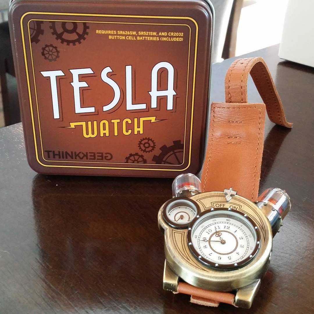 Часы наручные ламповые Tesla стимпанк