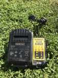 Зарядний пристрій акумулятор Dewalt