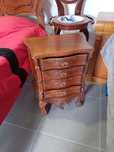 Mobília de quarto antiga em bom estado