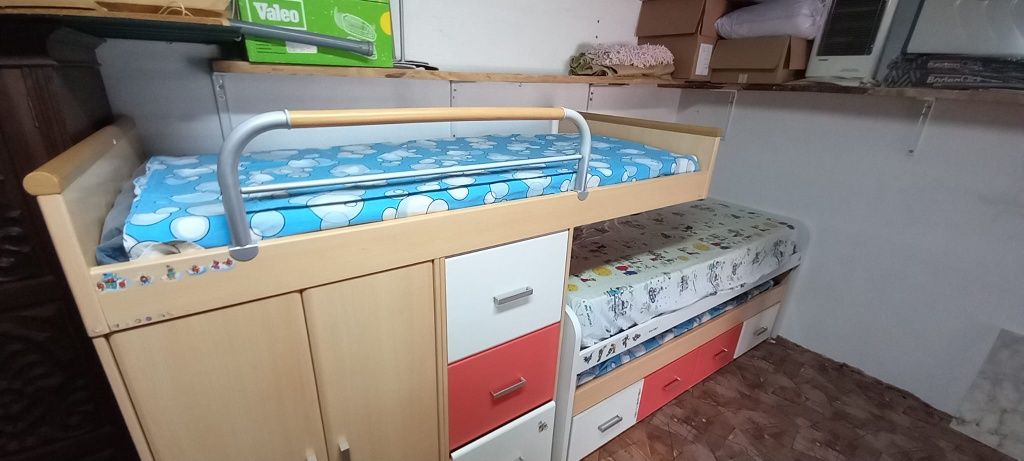 beliche com 3 camas e arrumação+ colchões!!!