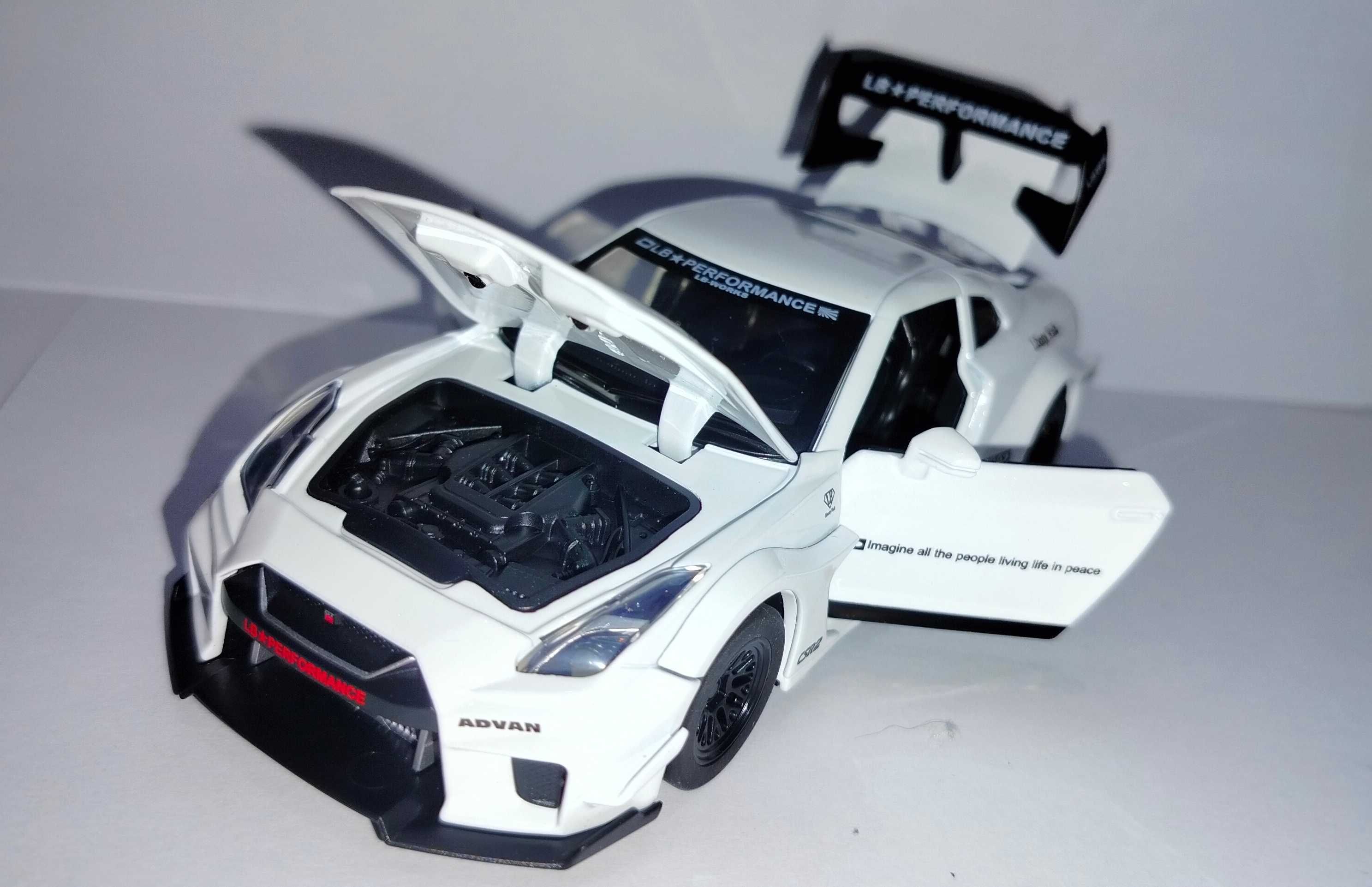 Autko Nissan GT-R zabawka 1:32 METAL