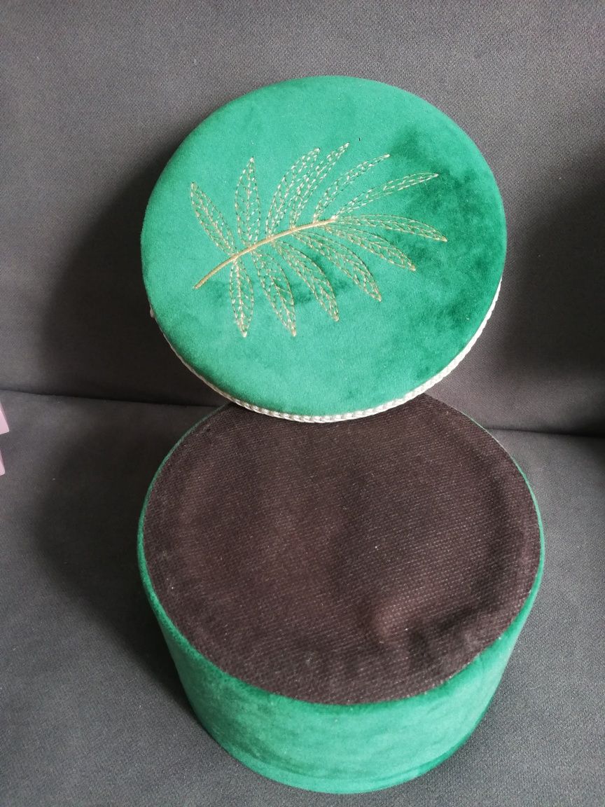 Pudełko kuferek szkatułka puzderko haft paproć las zielone welur