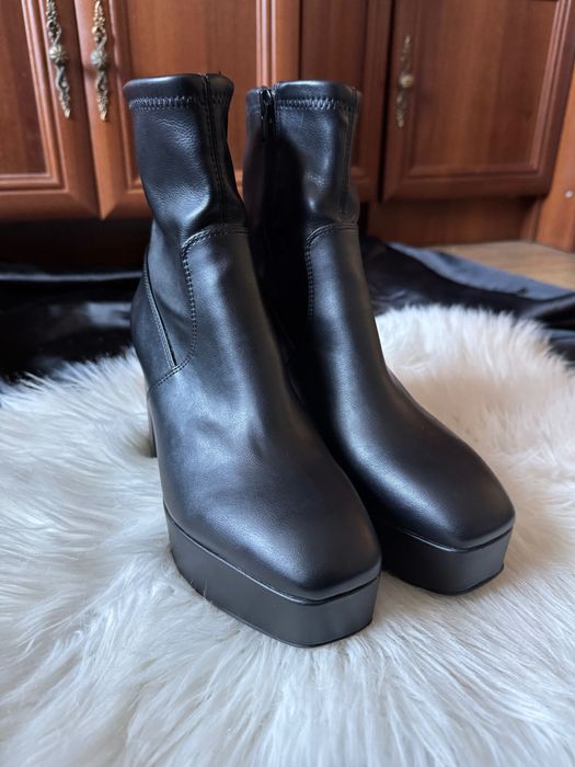 Жіночі стильні ботильйони