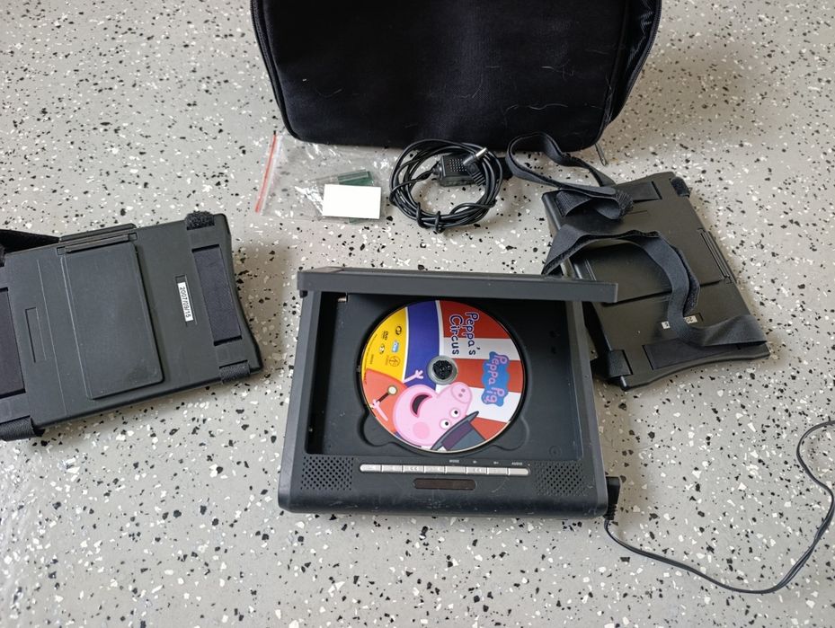 Dvd player на підголовник в авто