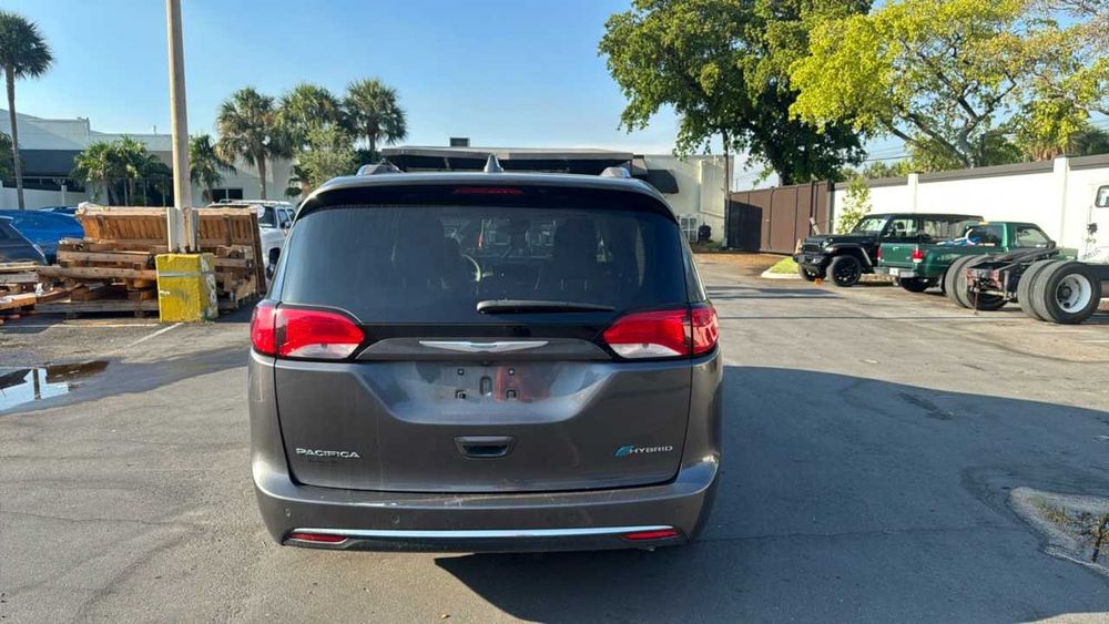 Chrysler Pacifica klapa kolor PAU stan idealny do zalozenia Wwa