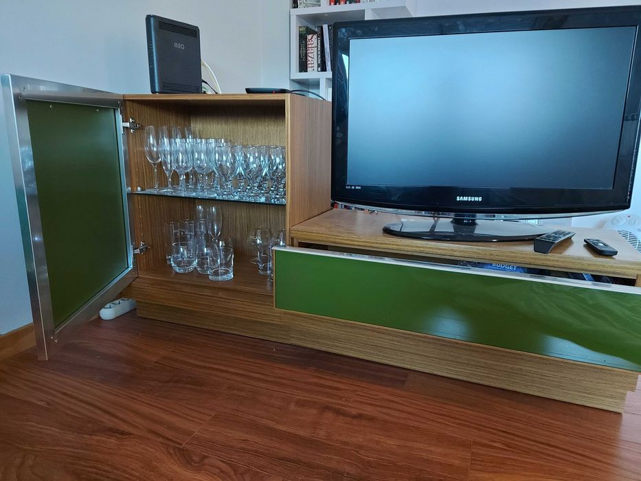 Conjunto Móvel Televisão+ Cristaleira + 2 Prateleiras NOVO PREÇO: 140€