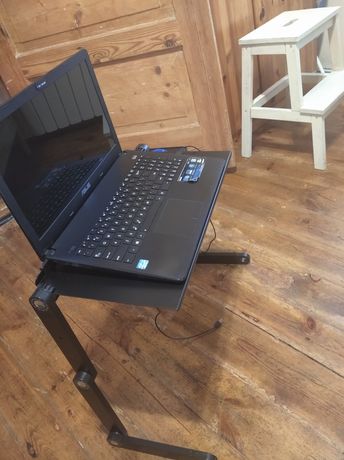 Stolik pod laptop