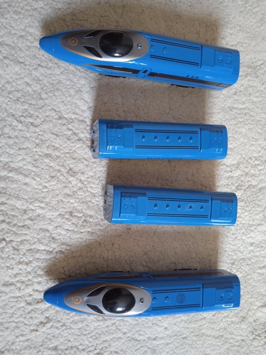 Потяг на батарейках, іграшка.