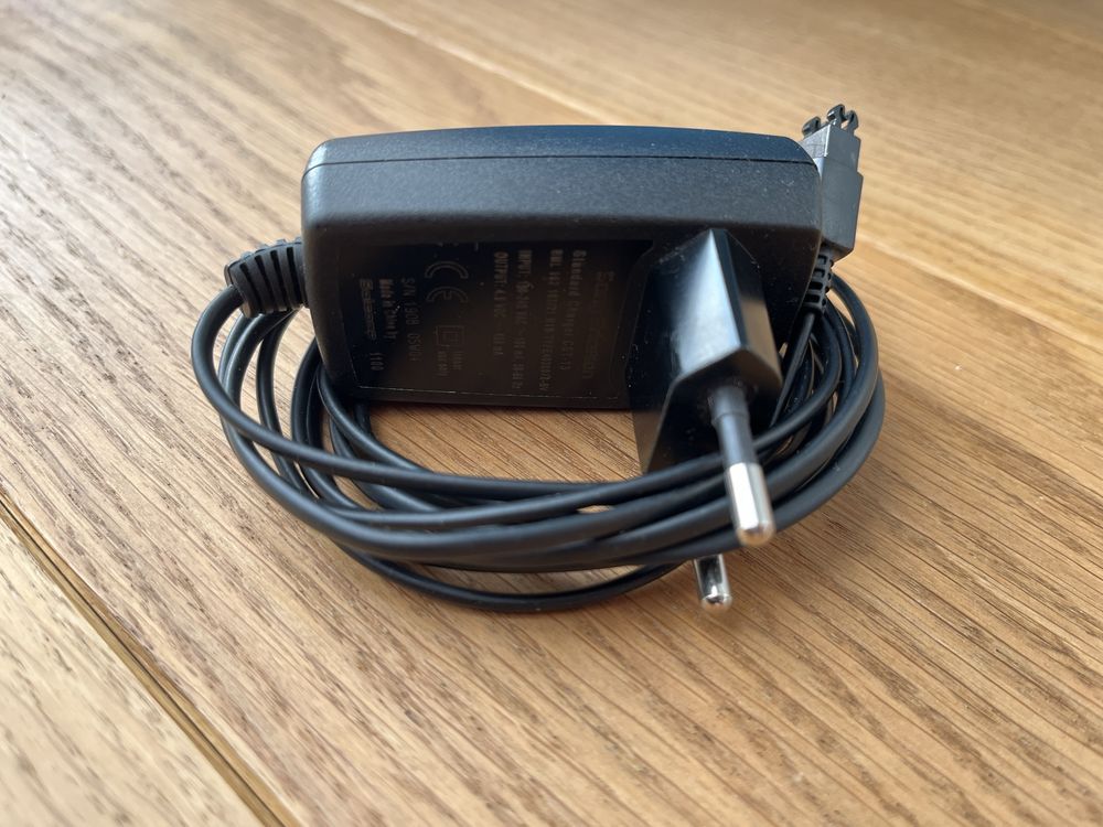 Telefon Sony Ericsson k700i + ładowarka +biurkowy zestaw glośnomówiący