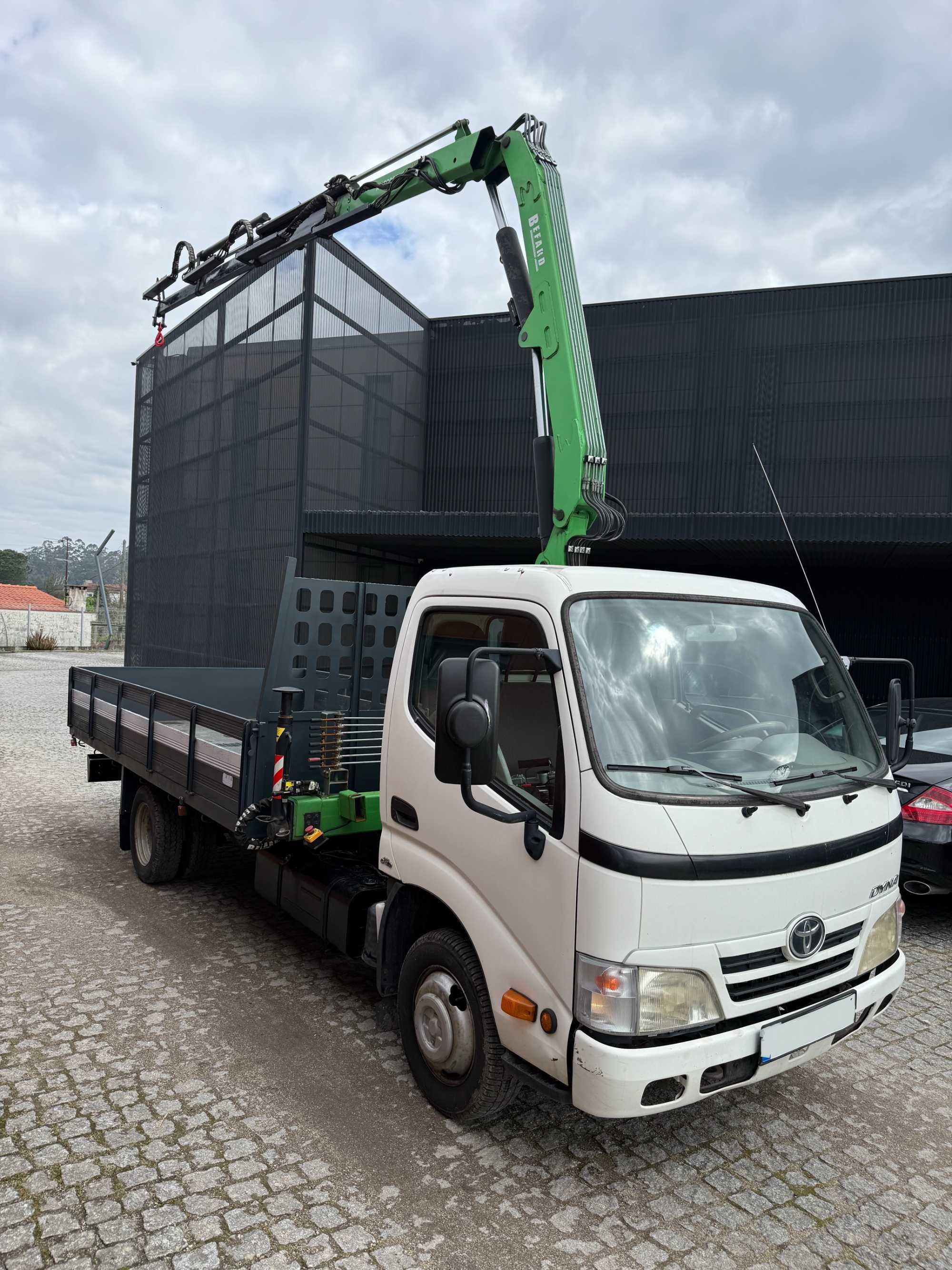Carrinha Toyota dyna com grua