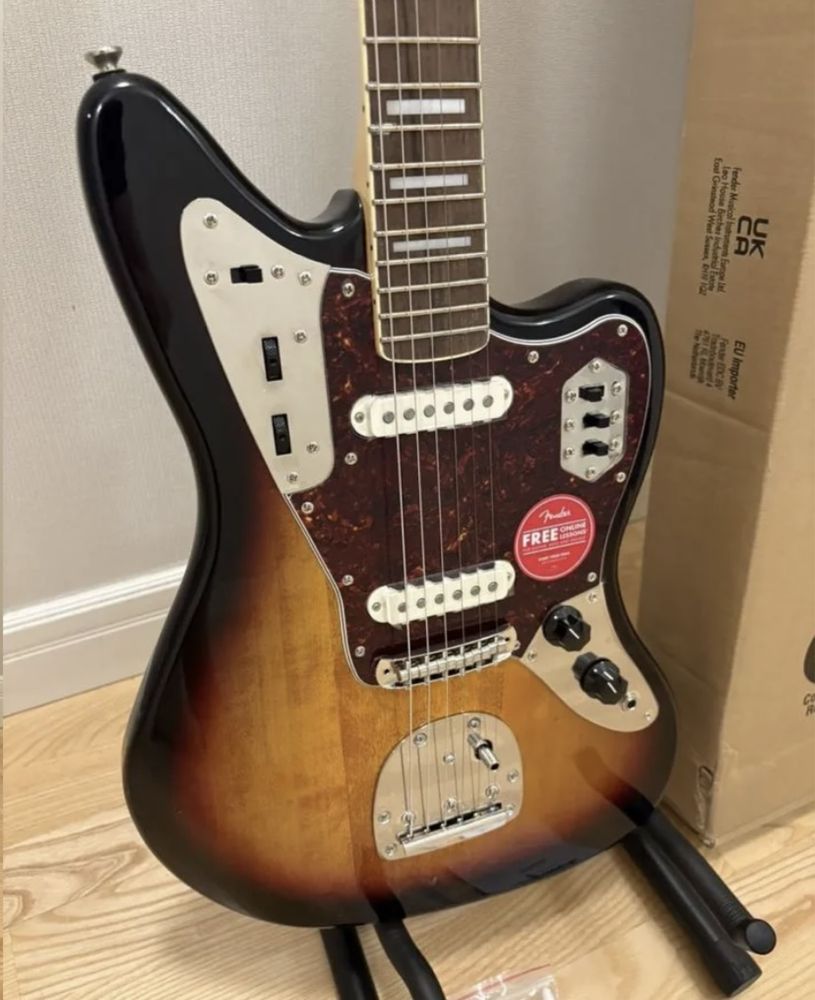 Gitara elektryczna Squier Jaguar uszkodzona
