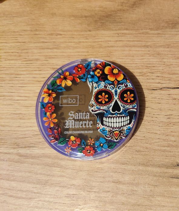 Róż do policzków zmieniający kolor