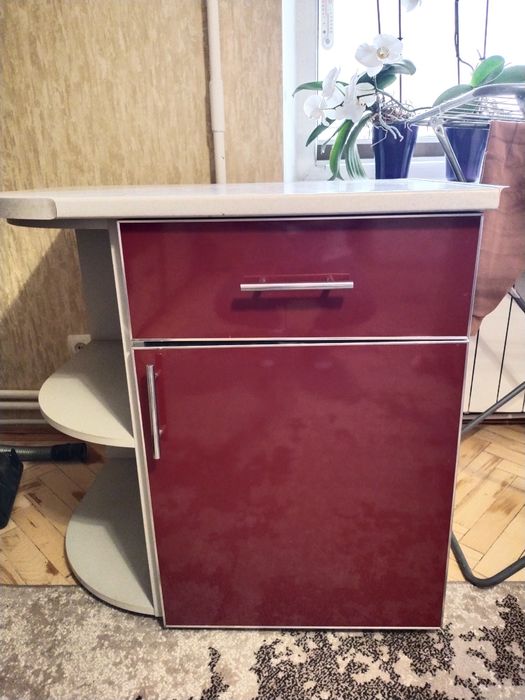 Продам кухонну тумбу 80/58