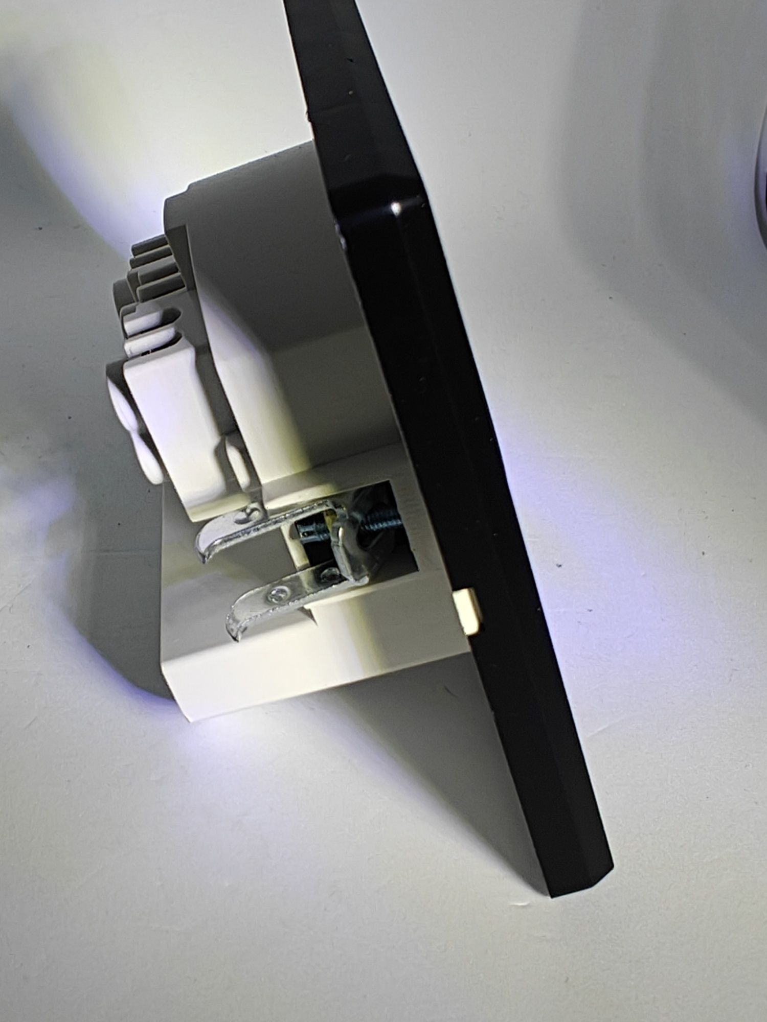 3 w 1: Gniazdko, port USB, port typ C