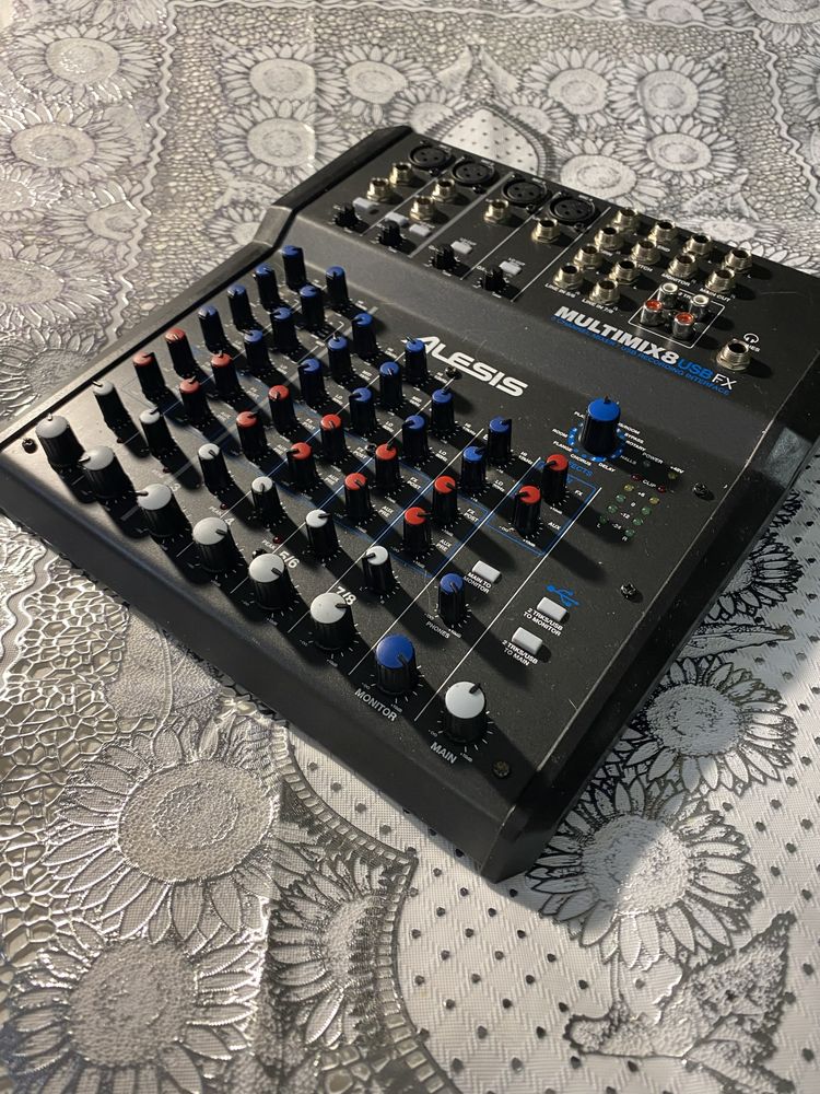 Микшерный пульт Alesis MultiMix 8 USB FX.