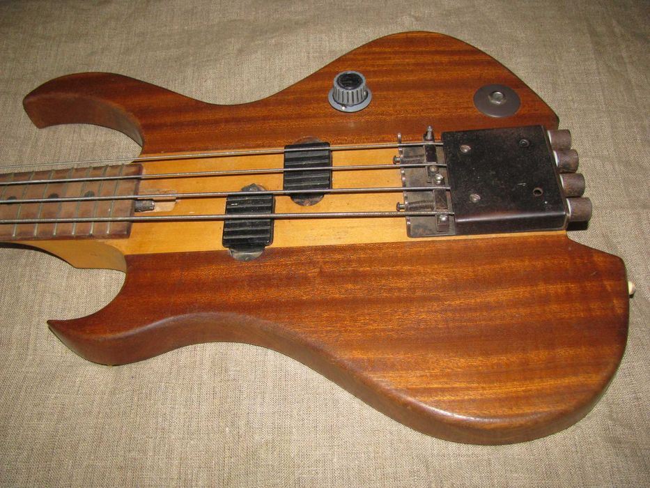 Бас гитара, мастеровая