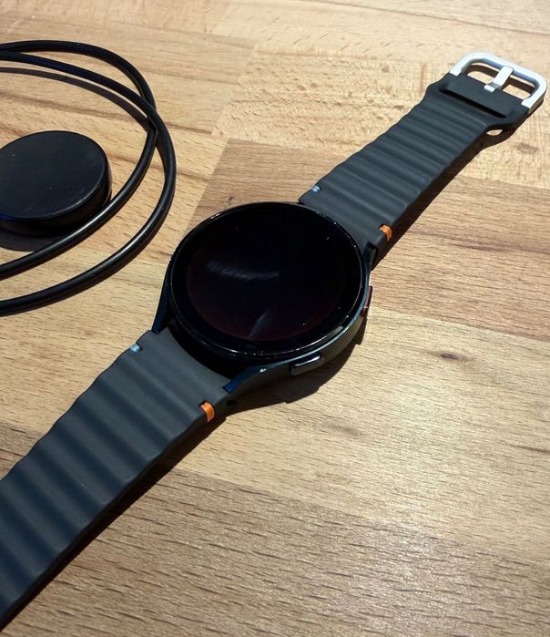 Samsung Watch 4 + 4 Bracelets (Perfect Working Condition)64409450449667120