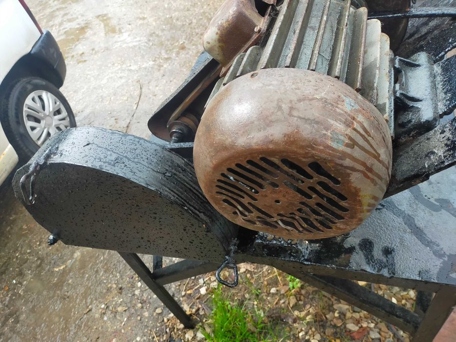 Stół metalowy do warsztatu