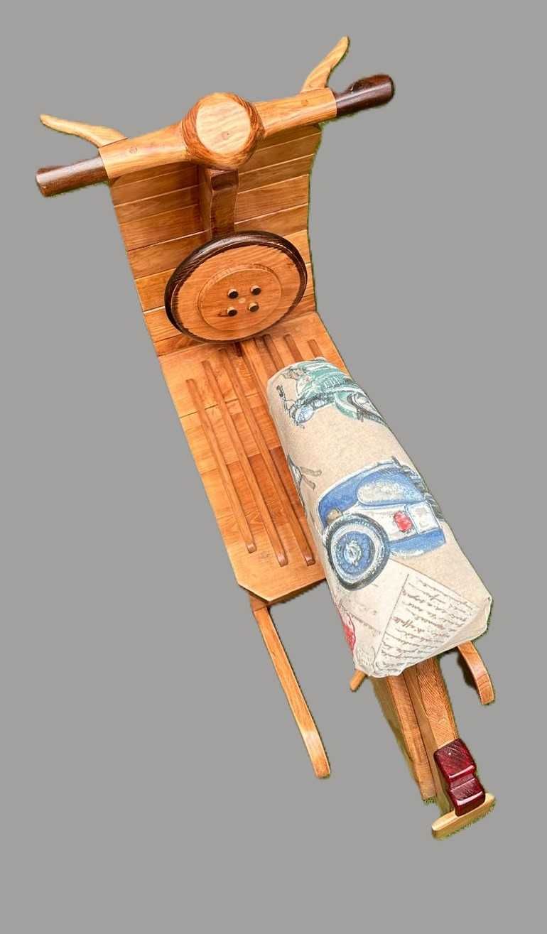 Baloiço de criança vespa em madeira, trabalho artesanal
