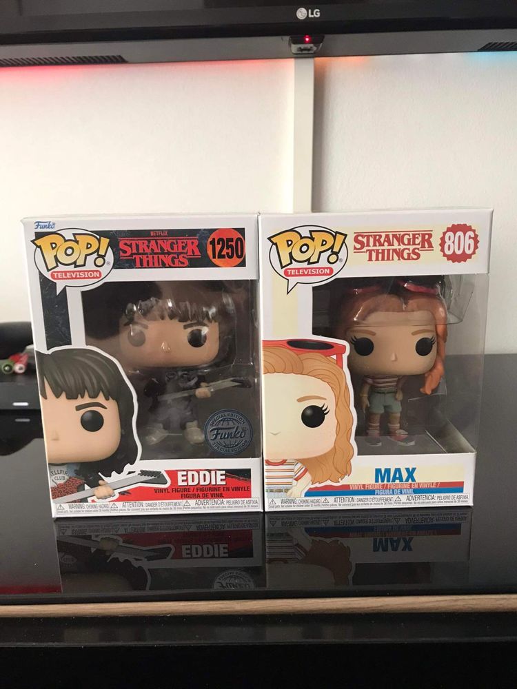 Funko Pop Stranger Things :  Eddie with Guitar #1250 / Max #806