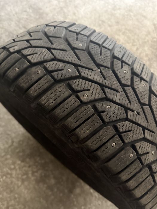 Зимова резина Gislaved 215/55/16 шипована