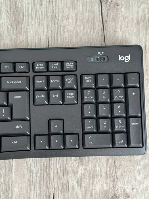 Комплект (клавіатура, миша) Logitech MK295 Wireless Combo Black NL