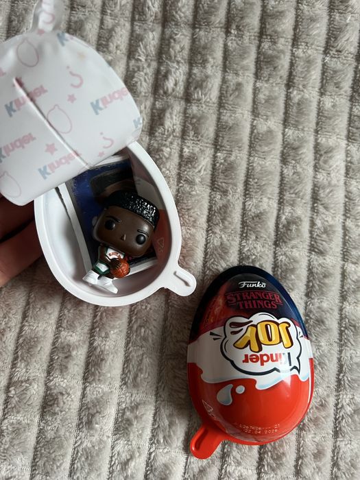 Figurka Lucas Stranger Things Kinder