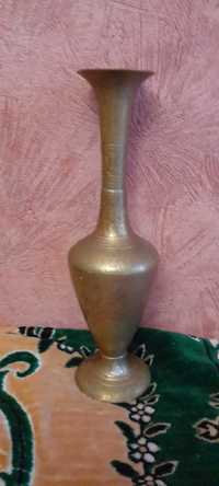 продам вазу витончену з латуні  31 см Індія