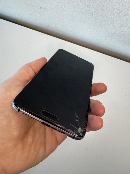 Huawei P20 — живой, но життя його трохи побило