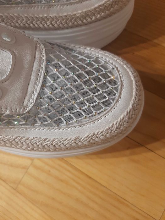 Кросівки жіночі білі шкіра літні з паєтками