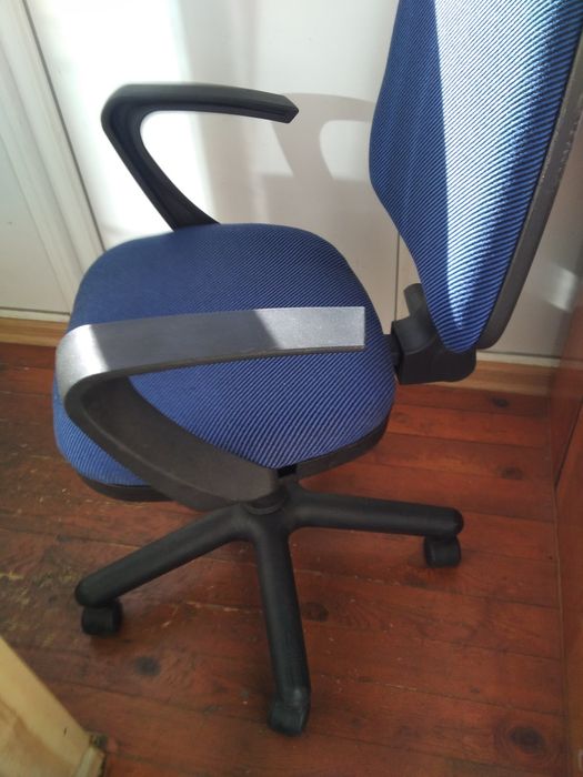 Офисный стул после кап ремонта все в рабочем состоянии
