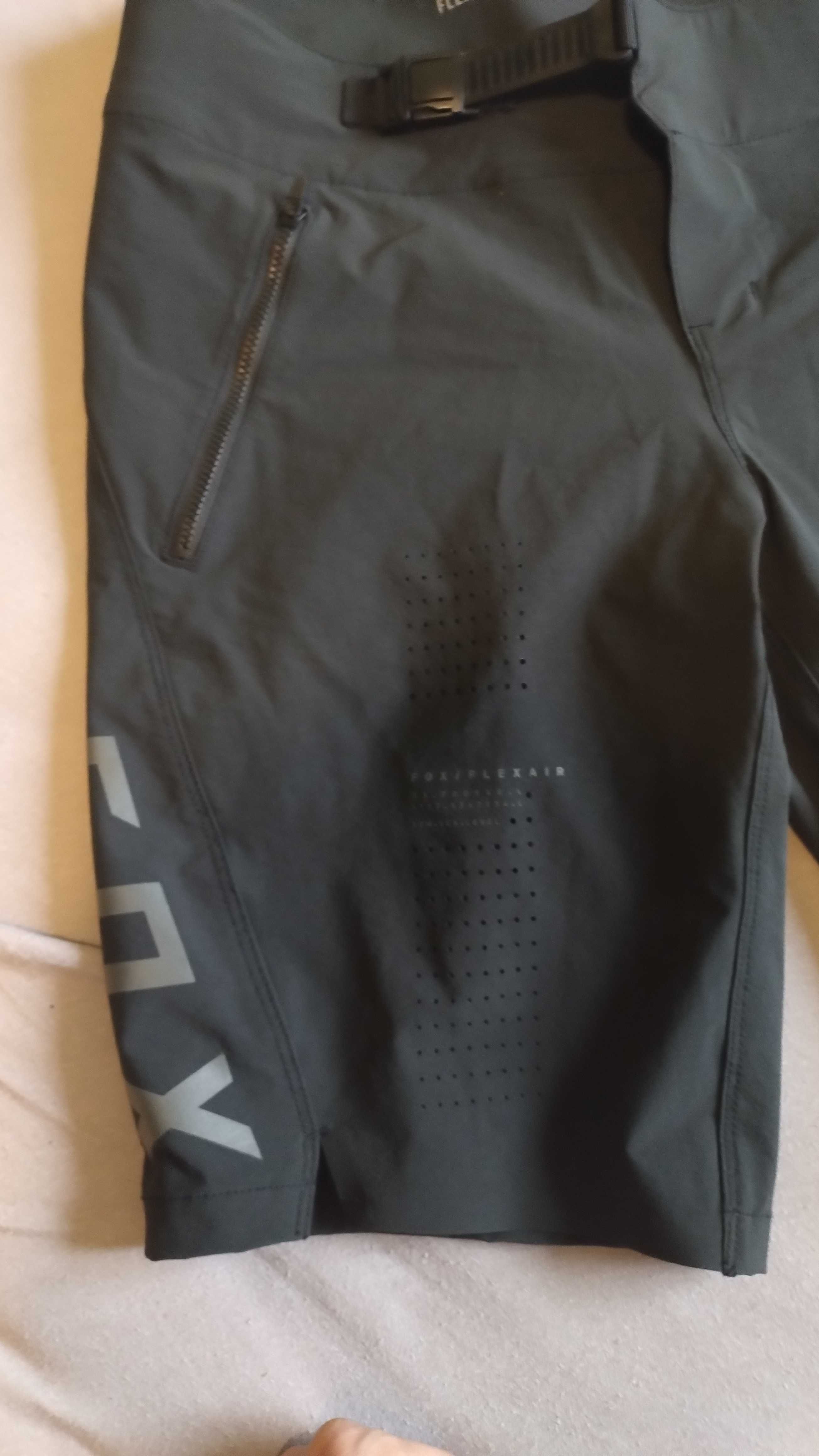 Spodenki rowerowe  FOX Racing flexiar short black 30 S  NOWE  2023