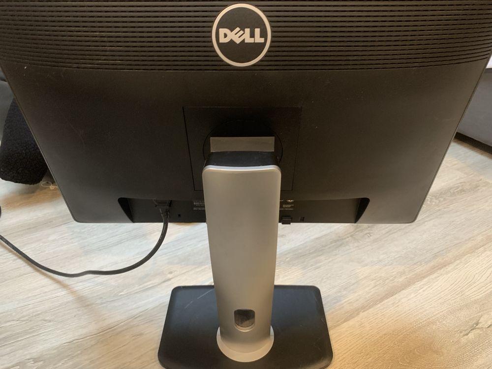 Monitor dell P2213t