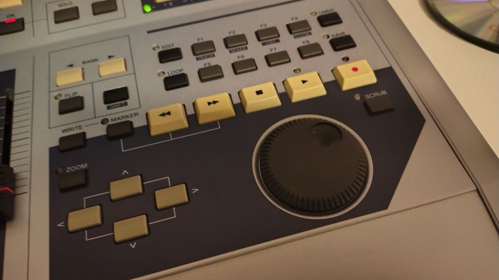 Yamaha 01x interfejs audio na złączu Firewire z cyfrowym mikserem